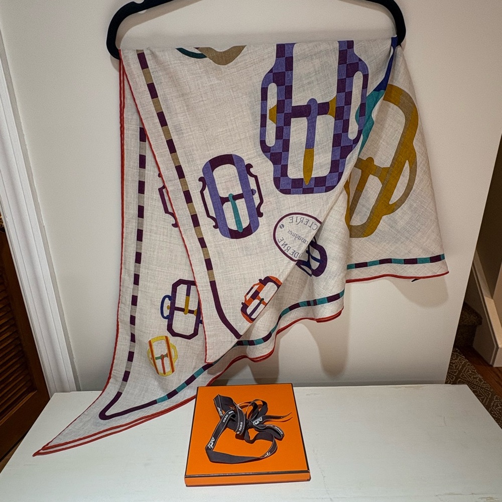 HERMES SCARF - Pointe Triangle Coach/Bouclerie Moderne Natural/.